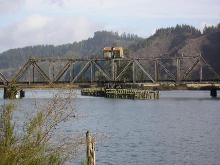 A little house upon the bridge