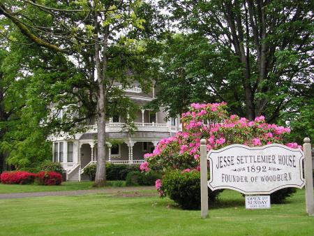 Victorian House in Woodburn